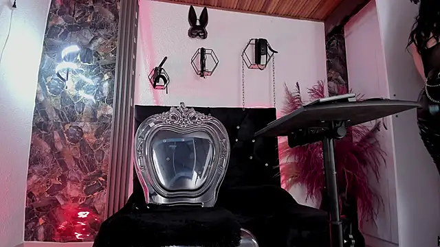 Snapshot of Halley_Ravenn chatting on 21, 12, 2025 Halley Ravenn online show from 21, 12, 2025