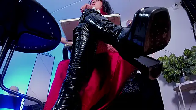 Snapshot of Halley_Ravenn chatting on 14, 6, 2026 Halley Ravenn online show from 14, 6, 2026