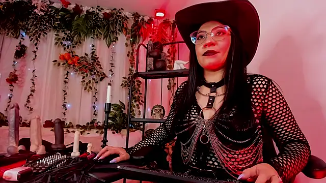 Snapshot of Halley_Ravenn chatting on 15, 4, 2026 Halley Ravenn online show from 15, 4, 2026