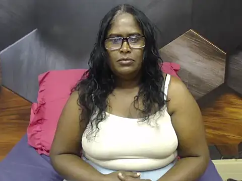 Snapshot of IndianDeluxe chatting on 7, 11, 2025 IndianDeluxe online show from 7, 11, 2025