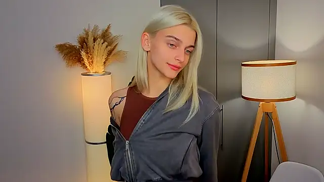 Snapshot of AdameShoyer chatting on 20, 11, 2025 AdameShoyer online show from 20, 11, 2025