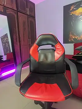 Snapshot of IanKnox chatting on 26, 11, 2025 IanKnox online show from 26, 11, 2025