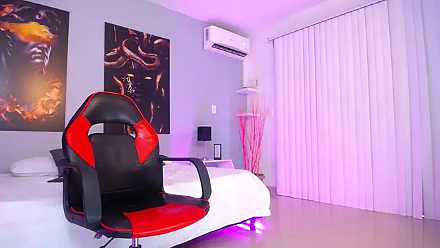 Snapshot of IanKnox chatting on 12, 11, 2025 IanKnox online show from 12, 11, 2025