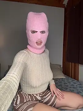 oneblackandblondeee online show from 3, 12, 2025