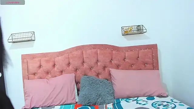 Snapshot of sara_hott_0 chatting on 7, 11, 2025 sara hott 0 online show from 7, 11, 2025