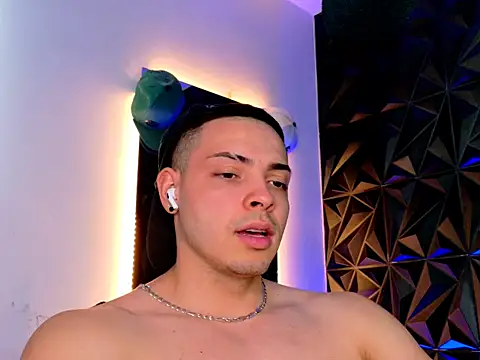 Snapshot of Maxwell_Dupont chatting on 13, 11, 2025 Maxwell Dupont online show from 13, 11, 2025