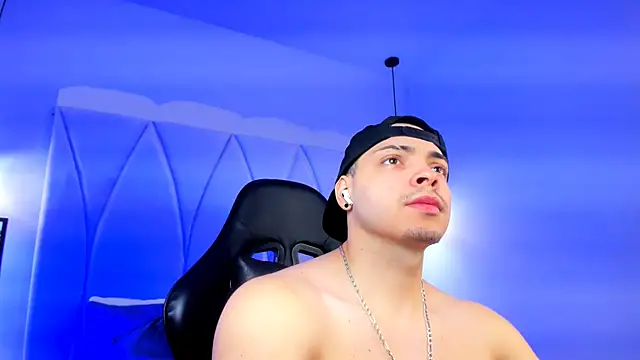 Snapshot of Maxwell_Dupont chatting on 29, 11, 2025 Maxwell Dupont online show from 29, 11, 2025