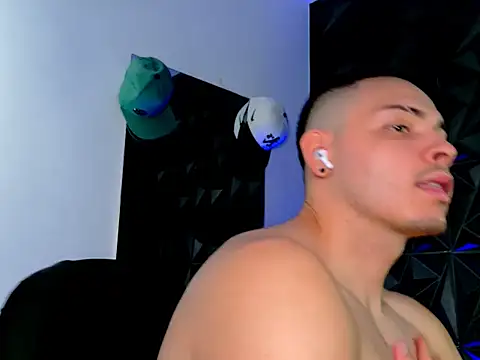 Snapshot of Maxwell_Dupont chatting on 19, 11, 2025 Maxwell Dupont online show from 19, 11, 2025