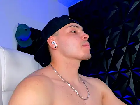 Snapshot of Maxwell_Dupont chatting on 26, 11, 2025 Maxwell Dupont online show from 26, 11, 2025