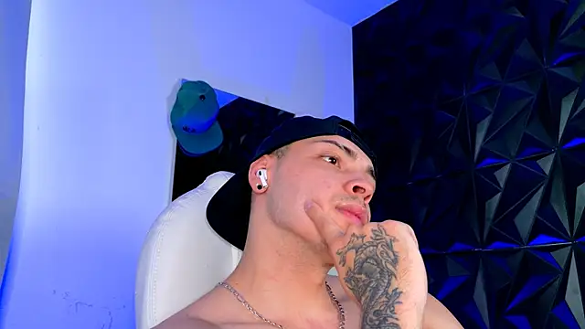 Snapshot of Maxwell_Dupont chatting on 27, 11, 2025 Maxwell Dupont online show from 27, 11, 2025