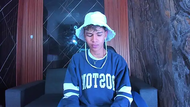 Snapshot of Timmy_Kiing_ chatting on 24, 11, 2025 Timmy Kiing online show from 24, 11, 2025