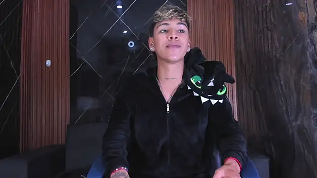 Snapshot of Timmy_Kiing_ chatting on 23, 11, 2025 Timmy Kiing online show from 23, 11, 2025