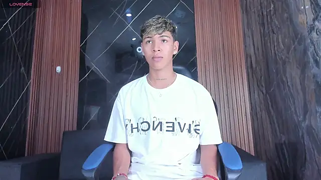 Snapshot of Timmy_Kiing_ chatting on 28, 11, 2025 Timmy Kiing online show from 28, 11, 2025