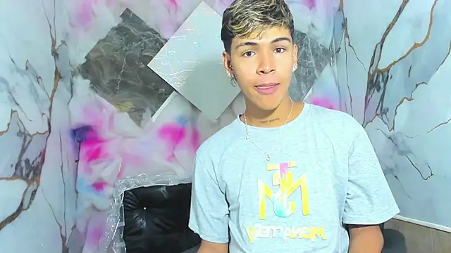 Snapshot of Timmy_Kiing_ chatting on 27, 11, 2025 Timmy Kiing online show from 27, 11, 2025