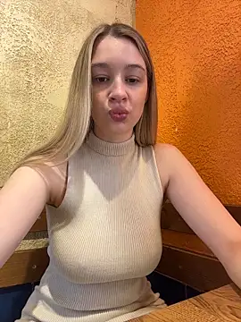 Snapshot of SashaCatt chatting on 4, 5, 2026 SashaCatt online show from 4, 5, 2026