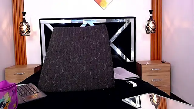 SCARLETT INK  online show from 17, 6, 2026
