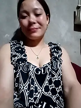 Lyla john online show from 12, 2, 2026