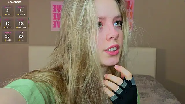 TiffinyMergist online show from 4, 3, 2026