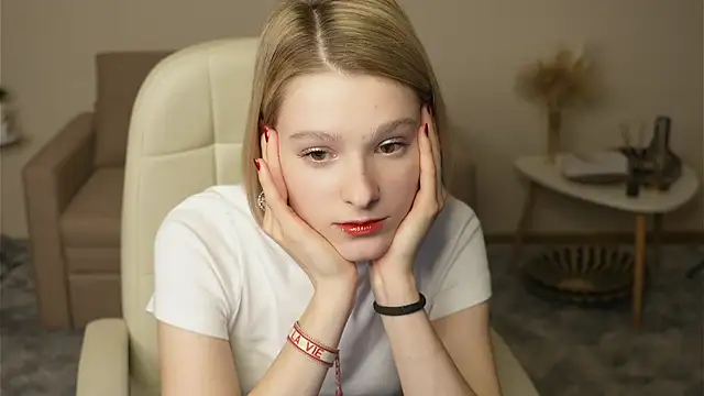 EvitaMull online show from 10, 11, 2025