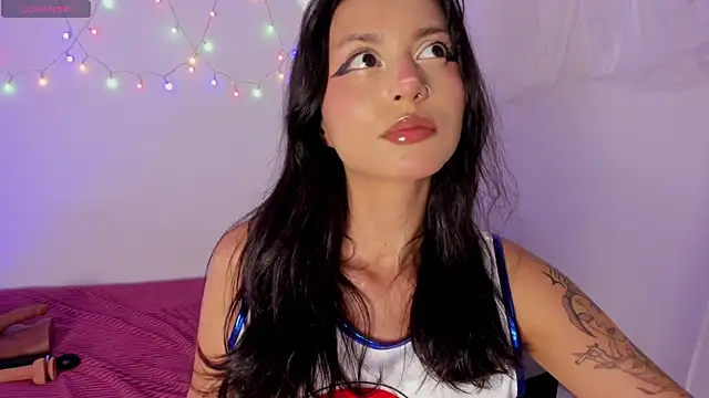 Tamara Aluna  online show from 25, 11, 2025