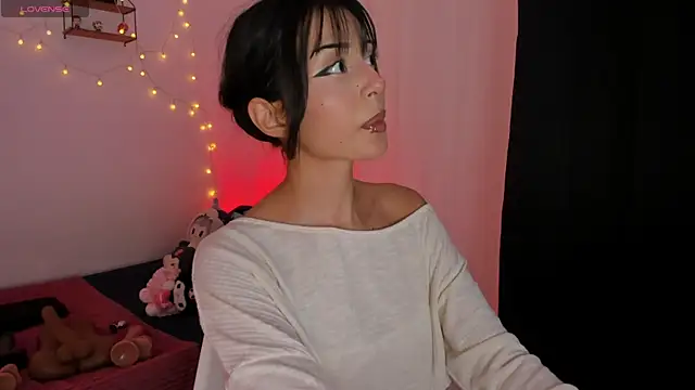 Snapshot of Tamara_Aluna_ chatting on 8, 7, 2026 Tamara Aluna online show from 8, 7, 2026