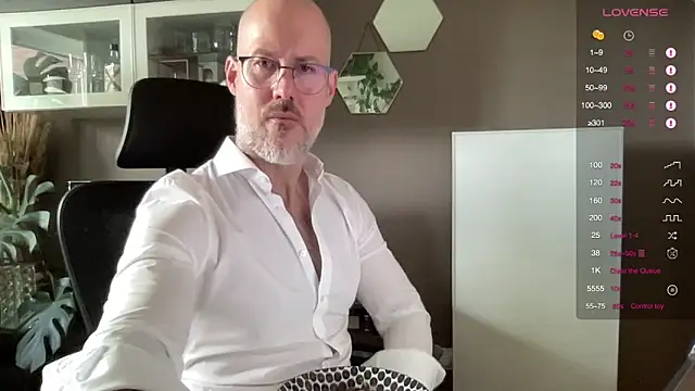Snapshot of the_new_fit_rubinho chatting on 7, 5, 2026 the new fit rubinho online show from 7, 5, 2026