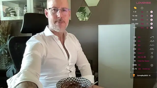 Snapshot of the_new_fit_rubinho chatting on 30, 4, 2026 the new fit rubinho online show from 30, 4, 2026