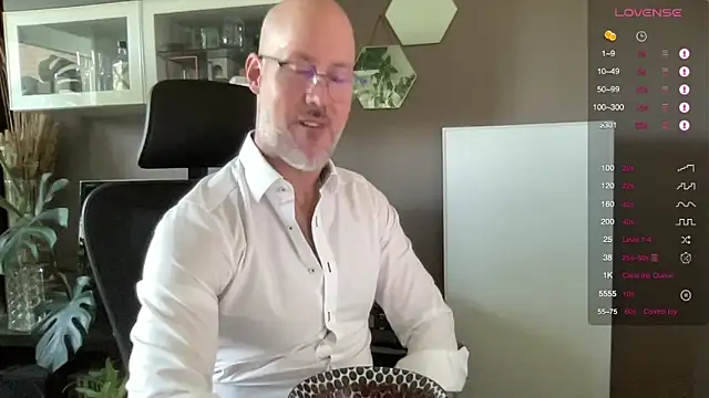 Snapshot of the_new_fit_rubinho chatting on 21, 5, 2026 the new fit rubinho online show from 21, 5, 2026