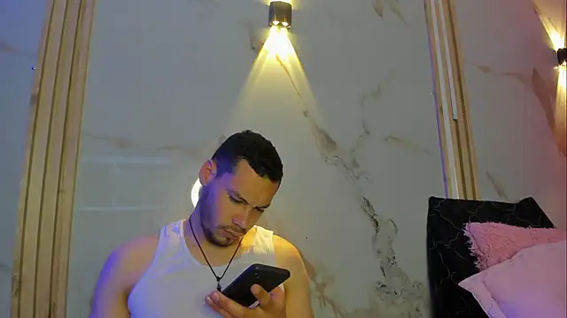 Aron and molly online show from 5, 2, 2026