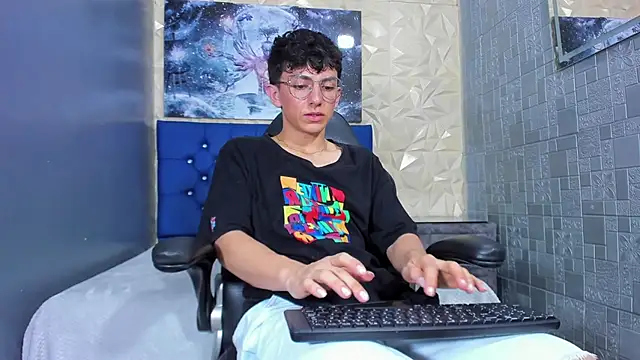 Snapshot of ElanGiraldo chatting on 27, 4, 2026 ElanGiraldo online show from 27, 4, 2026