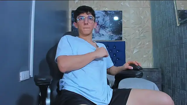 Snapshot of ElanGiraldo chatting on 19, 6, 2026 ElanGiraldo online show from 19, 6, 2026