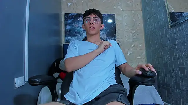 Snapshot of ElanGiraldo chatting on 1, 6, 2026 ElanGiraldo online show from 1, 6, 2026