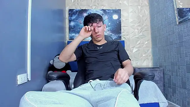 Snapshot of ElanGiraldo chatting on 21, 5, 2026 ElanGiraldo online show from 21, 5, 2026