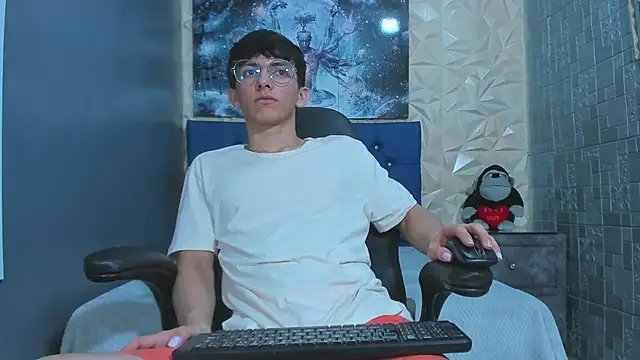Snapshot of ElanGiraldo chatting on 7, 5, 2026 ElanGiraldo online show from 7, 5, 2026