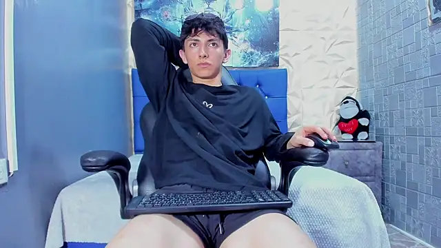 Snapshot of ElanGiraldo chatting on 12, 5, 2026 ElanGiraldo online show from 12, 5, 2026