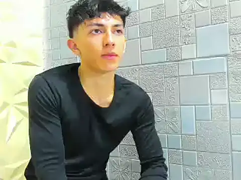 Snapshot of ElanGiraldo chatting on 11, 11, 2025 ElanGiraldo online show from 11, 11, 2025