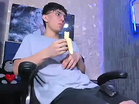 ElanGiraldo online show from 10, 4, 2026