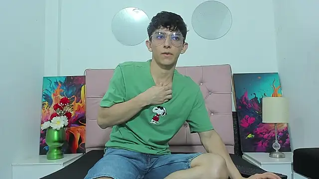 Snapshot of ElanGiraldo chatting on 8, 8, 2026 ElanGiraldo online show from 8, 8, 2026