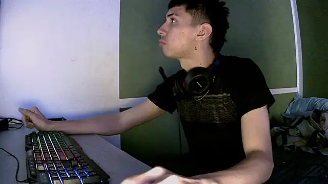Snapshot of Kurt_williams1 chatting on 14, 6, 2026 Kurt williams1 online show from 14, 6, 2026