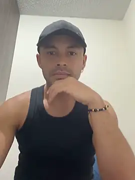 Snapshot of Naim__ chatting on 9, 11, 2025 Naim online show from 9, 11, 2025