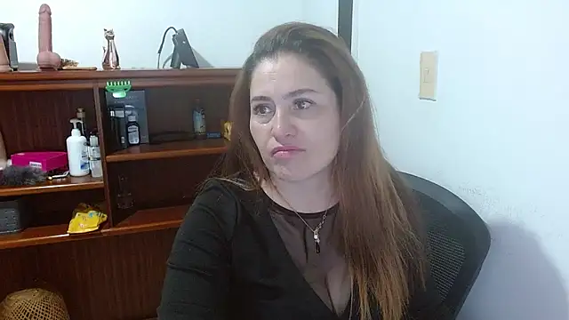 dayan hanks online show from 17, 4, 2026