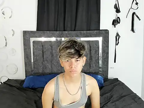 Lily and Lina online show from 12, 11, 2025