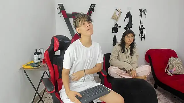 Lily and Lina online show from 5, 12, 2025