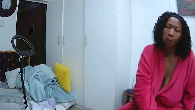 HipsDontLieX95 online show from 24, 11, 2025