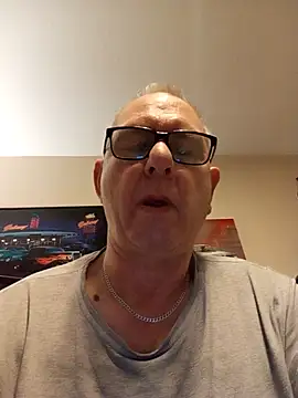 Snapshot of andy-1961 chatting on 18, 11, 2025 andy-1961 online show from 18, 11, 2025