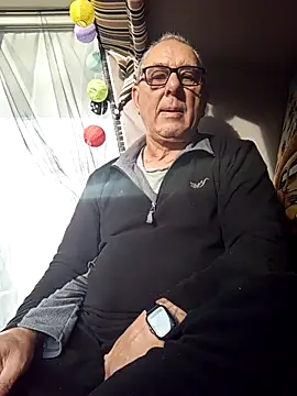 Snapshot of andy-1961 chatting on 13, 11, 2025 andy-1961 online show from 13, 11, 2025