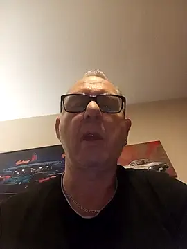 Snapshot of andy-1961 chatting on 15, 11, 2025 andy-1961 online show from 15, 11, 2025