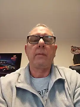 Snapshot of andy-1961 chatting on 27, 11, 2025 andy-1961 online show from 27, 11, 2025