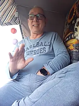 Snapshot of andy-1961 chatting on 4, 3, 2026 andy-1961 online show from 4, 3, 2026