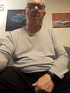 Snapshot of andy-1961 chatting on 12, 11, 2025 andy-1961 online show from 12, 11, 2025